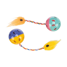 Katzenspielzeug Plastikball mit Schwanz 2er-Pack – 4,5 cm